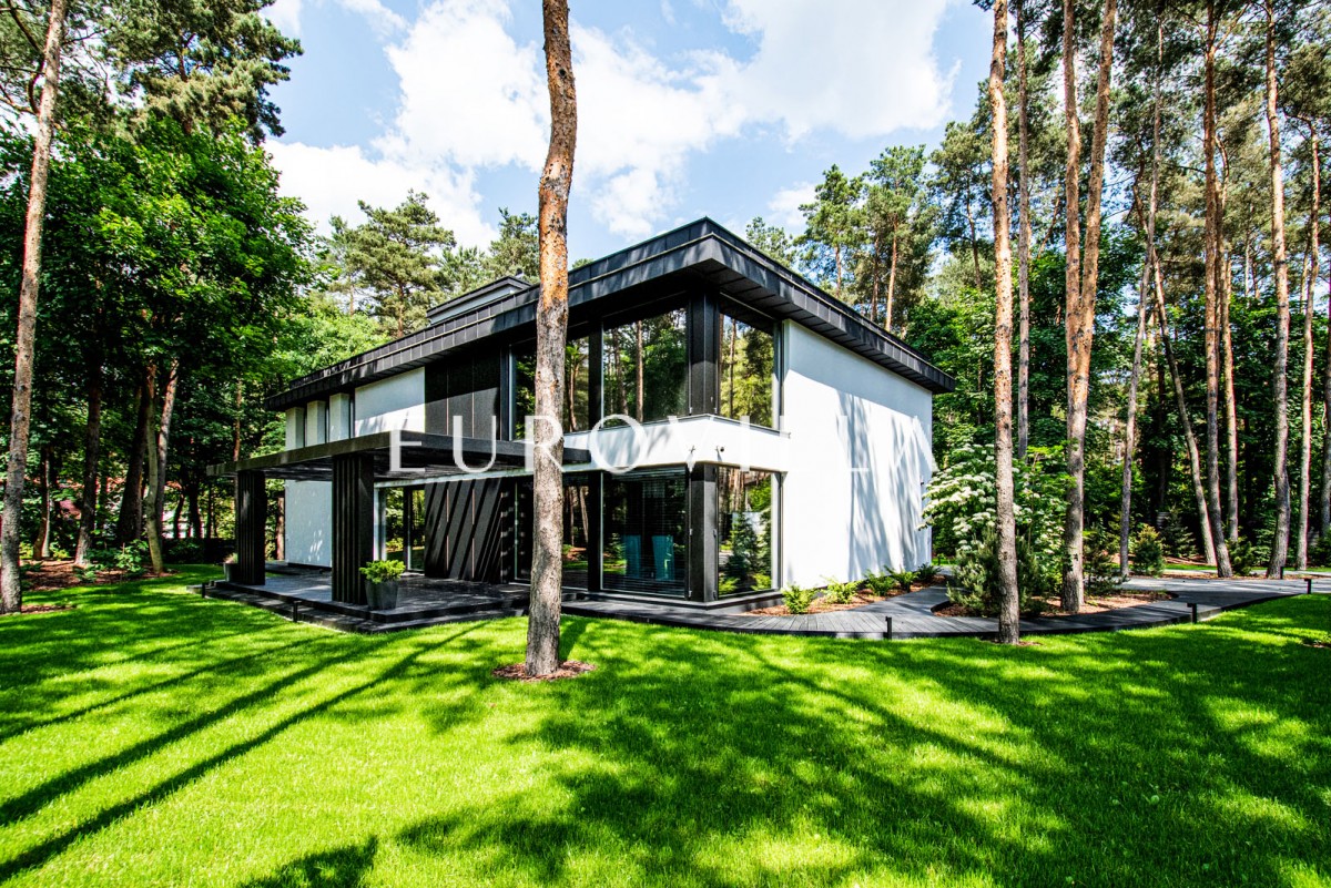 Wyjątkowa Willa na pięknej działce 3200m2