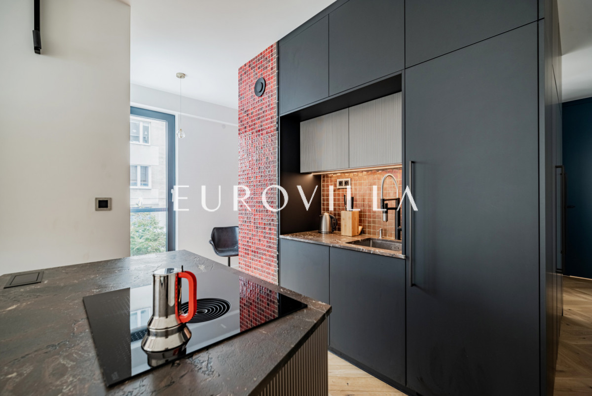 Apartament przy Łazienkach Królewskich garaż